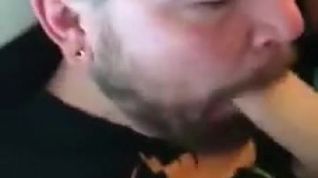 Dude getting cum on the face