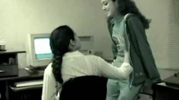 Lesbianas gozando en la oficina