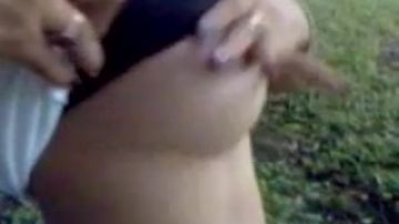 Adolescente se exhibe y folla en un lugar público