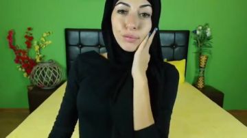 Madre árabe prueba con la cámara