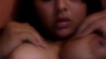 Peruvian cam girl with great tits performs online