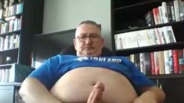 Chubby older man plays on cam