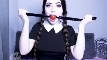Wednesday Addams est une fille perverse