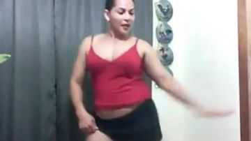 Guatemalteca voluptuosa bailando