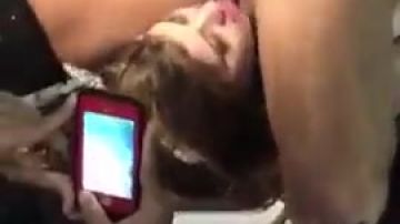 Gomez gets her pussy eaten