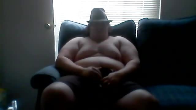Chubby Dude Masturbating On The Chair Porndroids